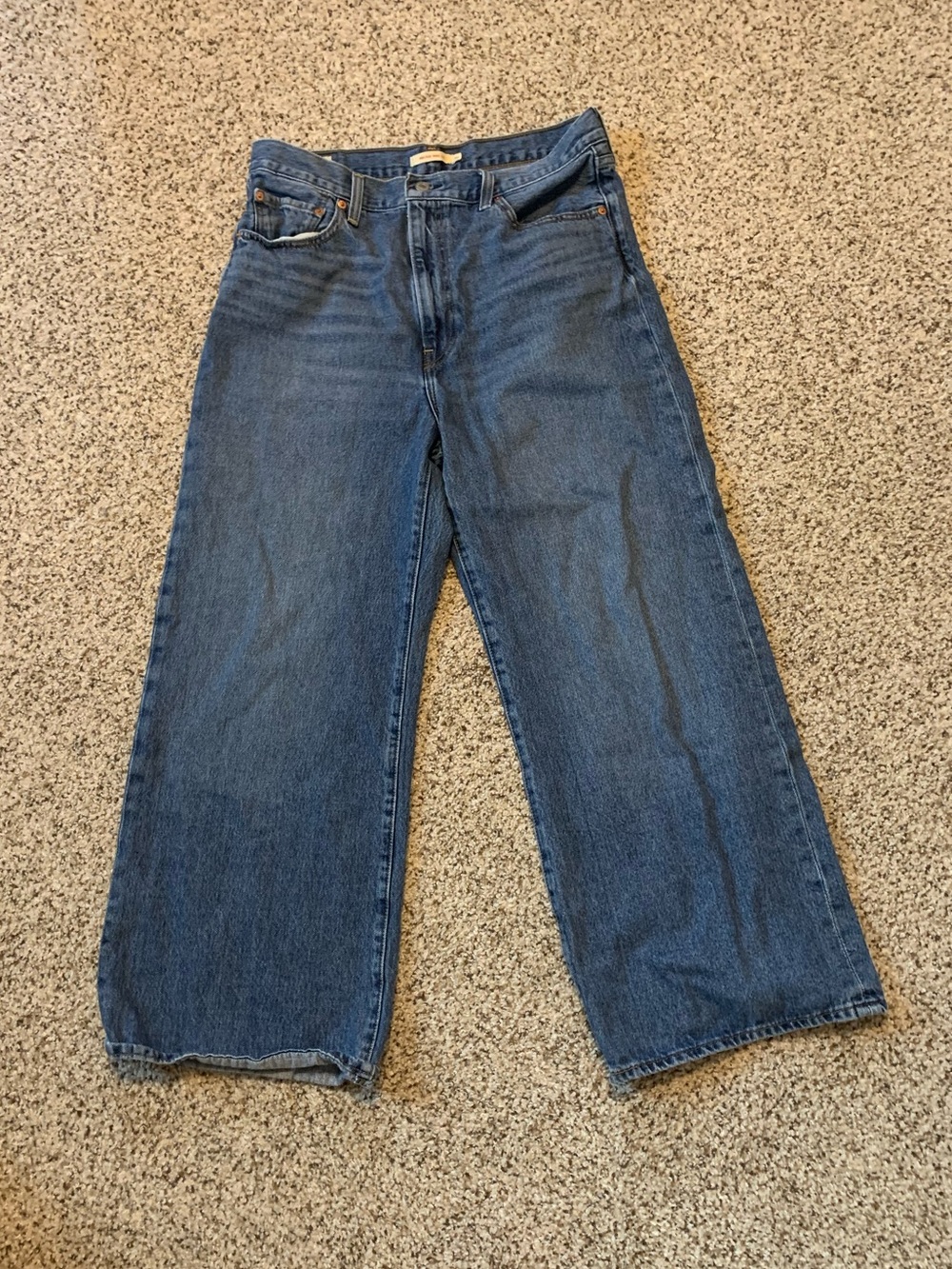 Levi's High-Rise Wide-Leg Jeans in Medium Blue